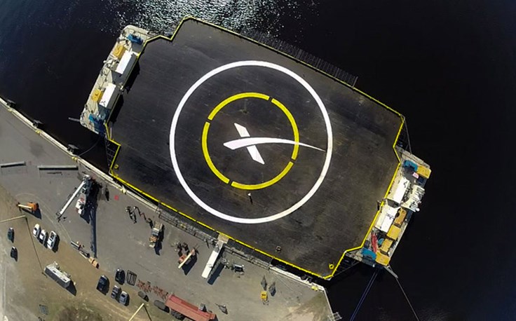 Elon-Musk_landing_pad-SpaceX_asds_pressimage.jpg